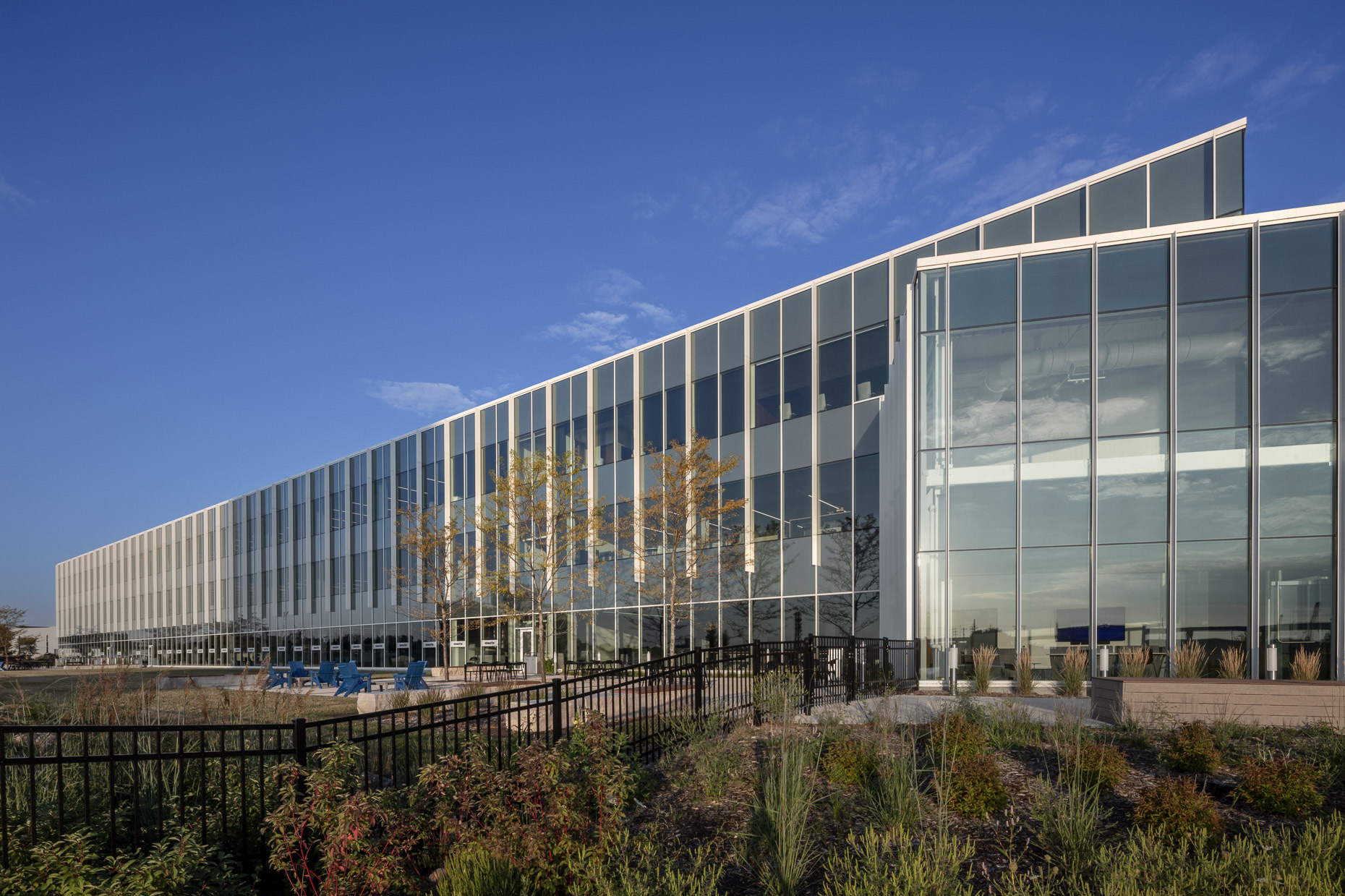 Komatsu building exterior